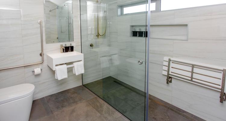 hanmer top 10 accessible bathroom